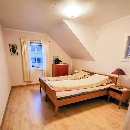 12 Person In Masfjordnes