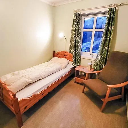12 Person In Masfjordnes